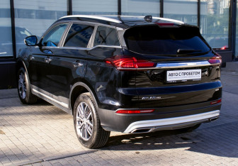 Подержанный автомобиль Geely Atlas Pro 2021 года (3 фото)