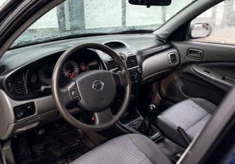 Подержанный автомобиль Nissan Almera Classic 2010 года (12 фото)