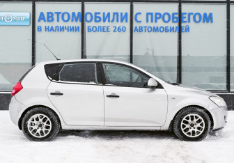 Подержанный автомобиль Kia Ceed Hatchback 2007 года (6 фото)