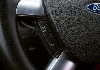 Подержанный автомобиль Ford Focus Hatchback 2006 года (13 фото)