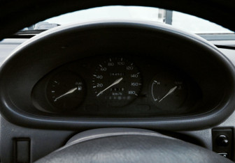 Подержанный автомобиль Nissan March Hatchback 1998 года (9 фото)