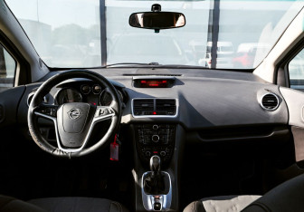 Подержанный автомобиль Opel Meriva 2012 года (18 фото)