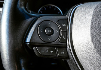Подержанный автомобиль Toyota RAV4 2021 года (13 фото)