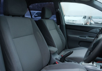 Подержанный автомобиль Mitsubishi Lancer Sedan 2006 года (17 фото)