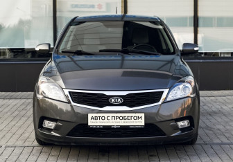 Подержанный автомобиль Kia Ceed Hatchback 2010 года (8 фото)