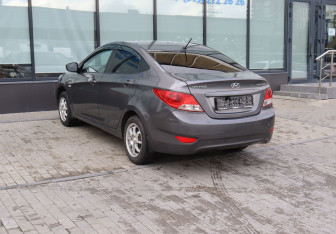 Подержанный автомобиль Hyundai Solaris Sedan 2012 года (3 фото)