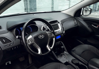 Подержанный автомобиль Hyundai ix35 2012 года (15 фото)