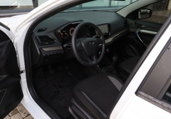 Подержанный автомобиль LADA (ВАЗ) Vesta Sedan 2023 года (14 фото)