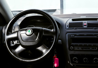 Подержанный автомобиль Skoda Octavia Liftback 2012 года (16 фото)