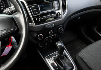 Подержанный автомобиль Hyundai Creta 2019 года (9 фото)