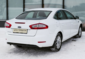 Подержанный автомобиль Ford Mondeo Liftback 2010 года (5 фото)