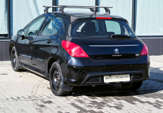 Подержанный автомобиль Peugeot 308 Hatchback 2011 года (3 фото)