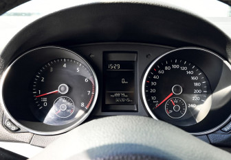 Подержанный автомобиль Volkswagen Golf Hatchback 2012 года (9 фото)