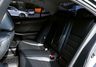 Подержанный автомобиль Lexus IS Sedan 2018 года (19 фото)