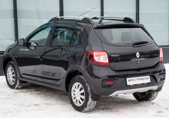 Подержанный автомобиль Renault Sandero 2018 года (3 фото)