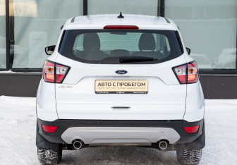 Подержанный автомобиль Ford Kuga 2018 года (4 фото)
