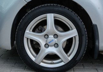 Подержанный автомобиль Peugeot 107 2012 года (16 фото)