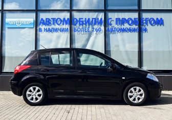 Подержанный автомобиль Nissan Tiida Hatchback 2012 года (6 фото)