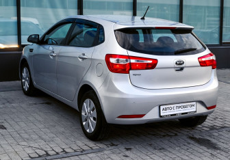 Подержанный автомобиль Kia Rio Hatchback 2013 года (3 фото)