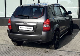 Подержанный автомобиль Hyundai Tucson 2008 года (5 фото)