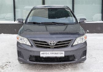 Подержанный автомобиль Toyota Corolla Sedan 2012 года (8 фото)