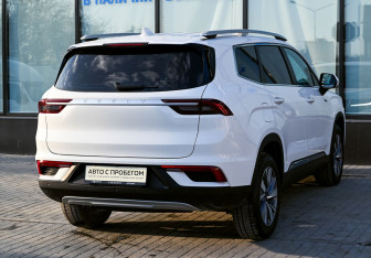 Подержанный автомобиль Geely Okavango 2022 года (6 фото)