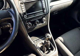 Подержанный автомобиль Volkswagen Golf Hatchback 2010 года (10 фото)