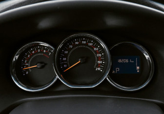 Подержанный автомобиль Renault Sandero 2015 года (9 фото)