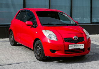 Подержанный автомобиль Toyota Yaris Hatchback 2006 года (6 фото)