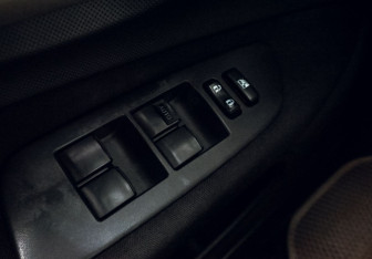 Подержанный автомобиль Toyota Auris Hatchback 2008 года (13 фото)