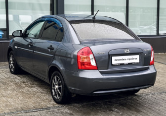 Подержанный автомобиль Hyundai Verna Sedan 2007 года (3 фото)