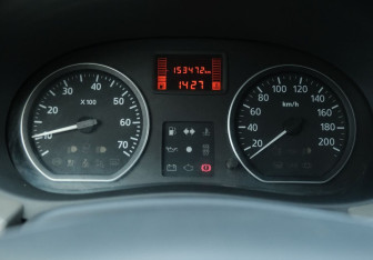 Подержанный автомобиль Renault Sandero 2010 года (13 фото)