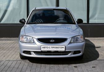 Подержанный автомобиль Hyundai Accent Sedan 2011 года (8 фото)