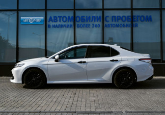 Подержанный автомобиль Toyota Camry Sedan 2018 года (2 фото)