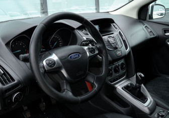 Подержанный автомобиль Ford Focus Hatchback 2012 года (9 фото)