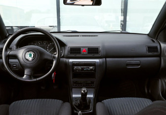 Подержанный автомобиль Skoda Octavia Liftback 2006 года (16 фото)