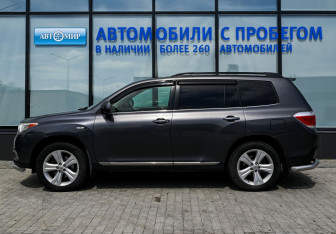 Подержанный автомобиль Toyota Highlander 2012 года (2 фото)