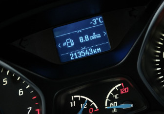 Подержанный автомобиль Ford Focus Hatchback 2013 года (17 фото)