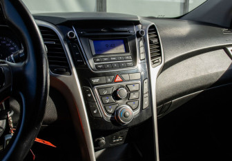 Подержанный автомобиль Hyundai i30 Hatchback 2013 года (11 фото)