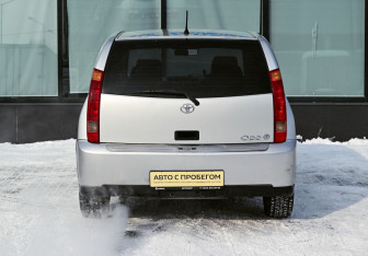 Подержанный автомобиль Toyota Opa 2001 года (4 фото)