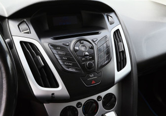 Подержанный автомобиль Ford Focus Sedan 2011 года (10 фото)