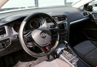 Подержанный автомобиль Volkswagen Golf Hatchback 2013 года (14 фото)