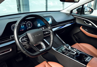 Подержанный автомобиль Omoda C5 2023 года (16 фото)
