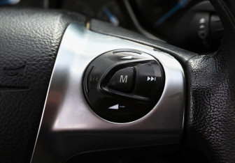 Подержанный автомобиль Ford Focus Sedan 2011 года (14 фото)