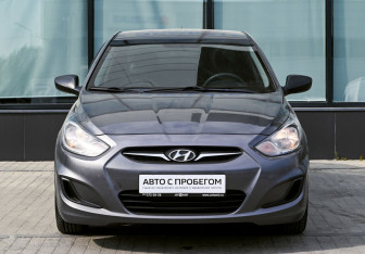 Подержанный автомобиль Hyundai Solaris Sedan 2011 года (8 фото)