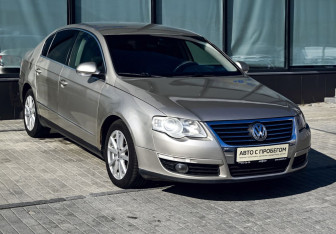 Подержанный автомобиль Volkswagen Passat Sedan 2008 года (7 фото)