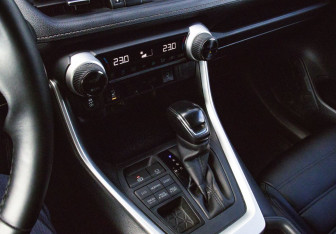 Подержанный автомобиль Toyota RAV4 2020 года (9 фото)