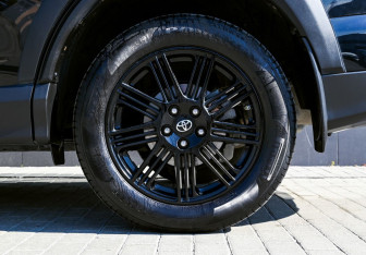 Подержанный автомобиль Toyota RAV4 2017 года (21 фото)