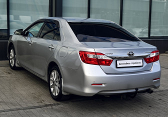 Подержанный автомобиль Toyota Camry Sedan 2013 года (3 фото)