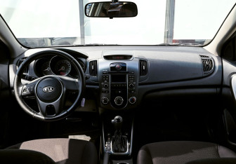 Подержанный автомобиль Kia Cerato Sedan 2010 года (17 фото)